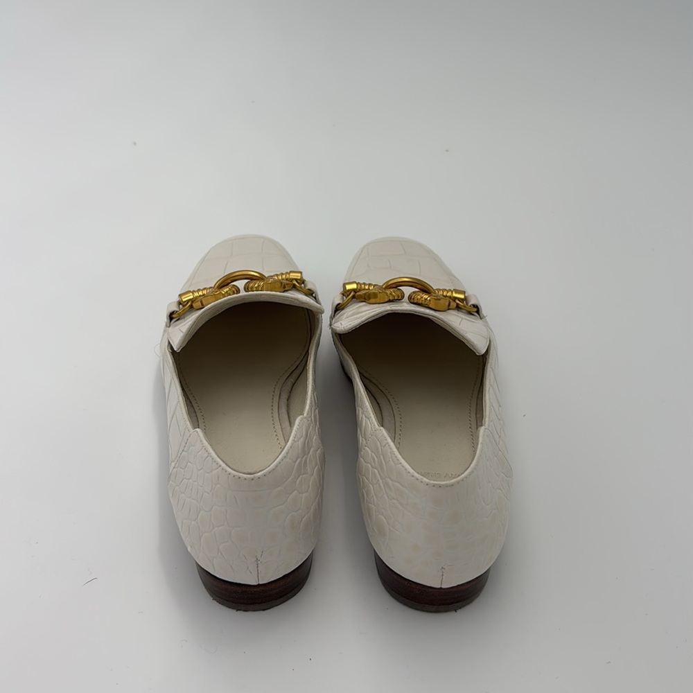 Tory Burch Jessa White Croc Embossed Elegant White Loafers with Gold Chain 5.5 - Picture 5 of 6
